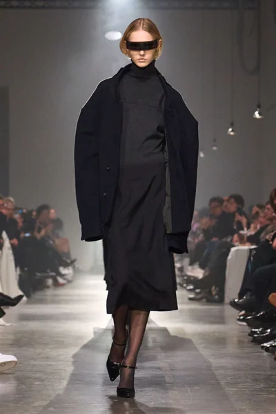 Look 49